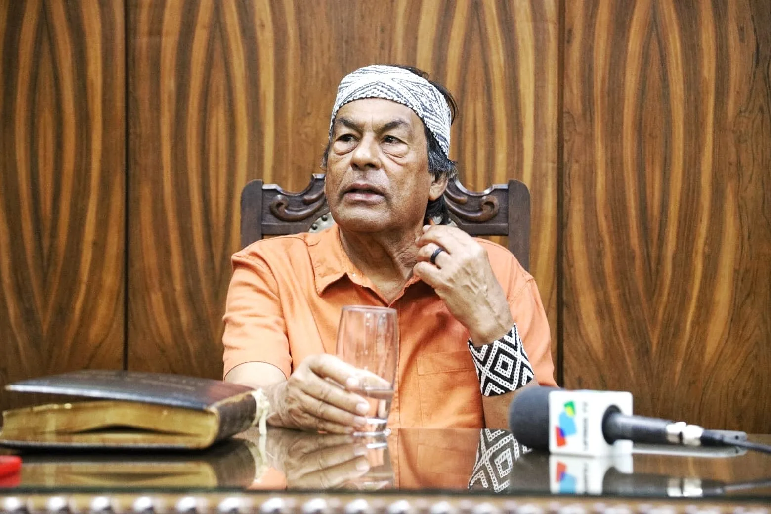 Ailton Krenak concedeu entrevista em Porto Alegre antes de ministrar Aula Magna da Urfgs