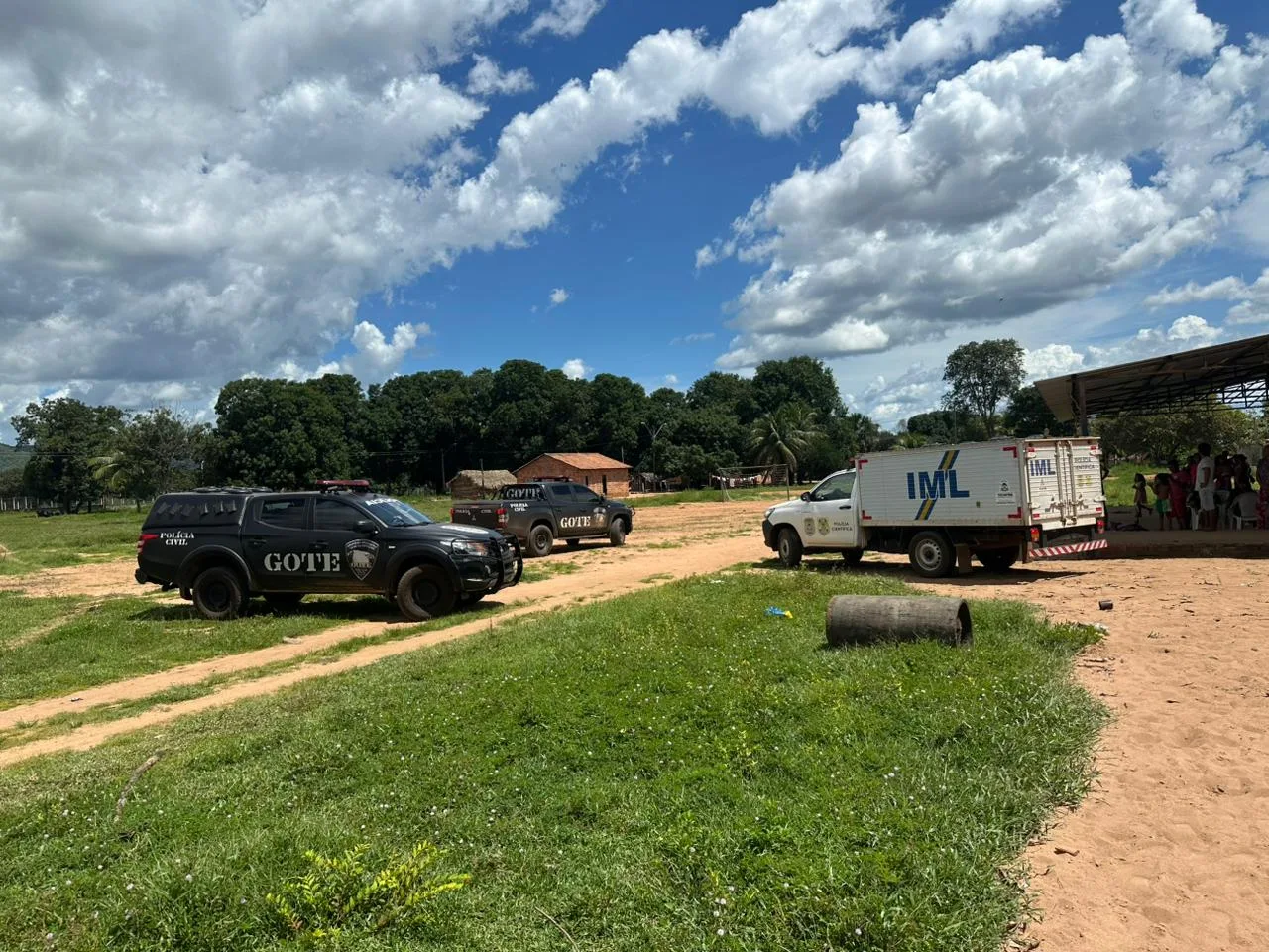 Carro do IML na Aldeia Funil