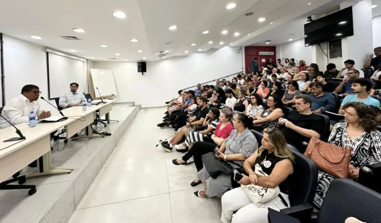 Cuba não vive crise, vive 'estado de guerra', diz embaixador no Brasil