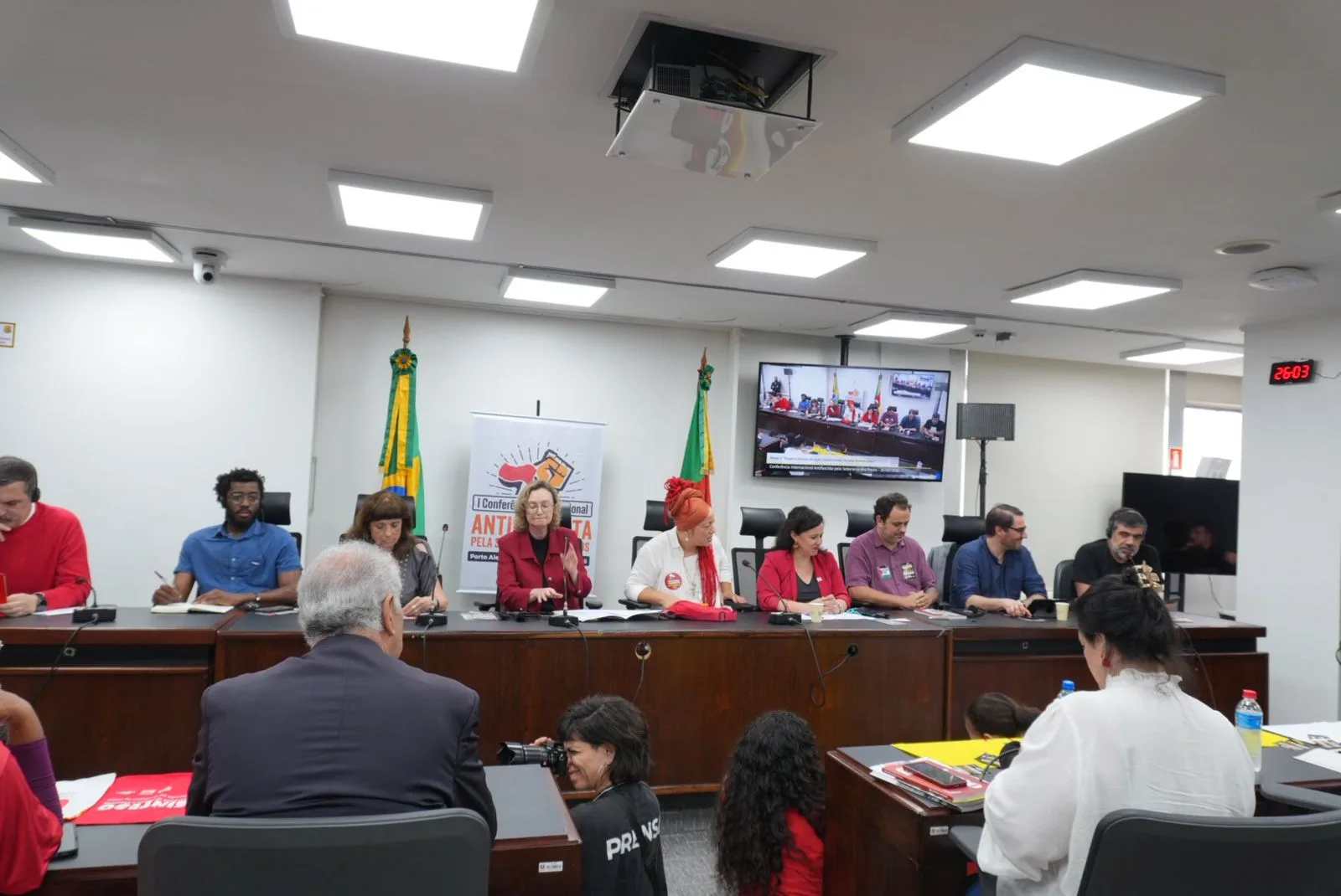 Debate reuniu parlamentares de diversos paises na Assembleria legisdlativa do RS