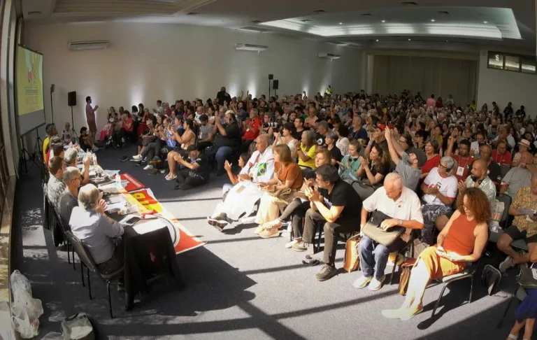 Trabalhadores articulam resistência global ao neoliberalismo na 1ª Conferência Antifascista