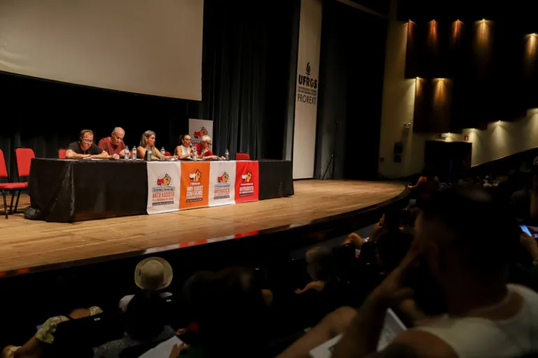 Debate sobre clima e reforma agrária defende ruptura com capitalismo e agronegócio