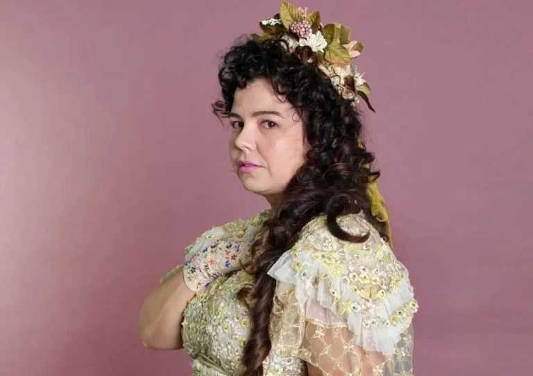 'Sem vitimização': Catharina Caiado fala sobre gordofobia e sua personagem em 'Dona Beja'