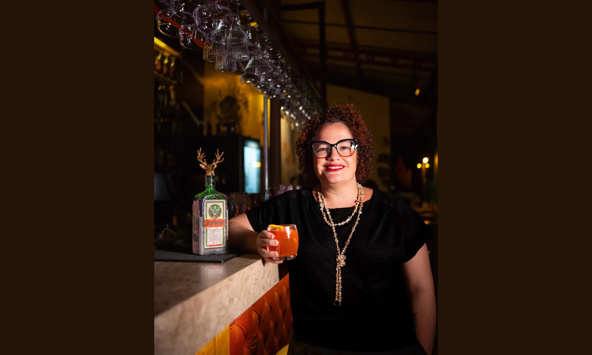 Proprietária do bar Madame Geneva