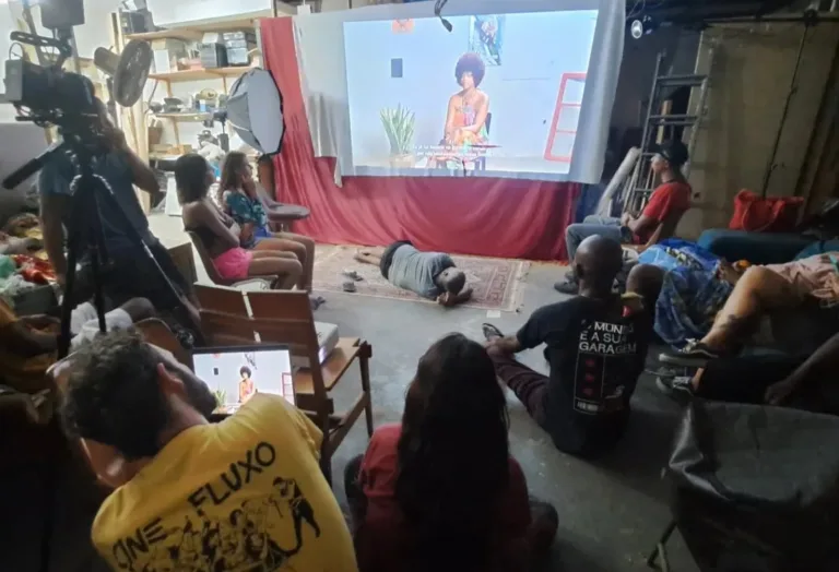 Em São Paulo, coletivo Cine Fluxo leva arte, inclusão e redução de danos às ruas do centro 