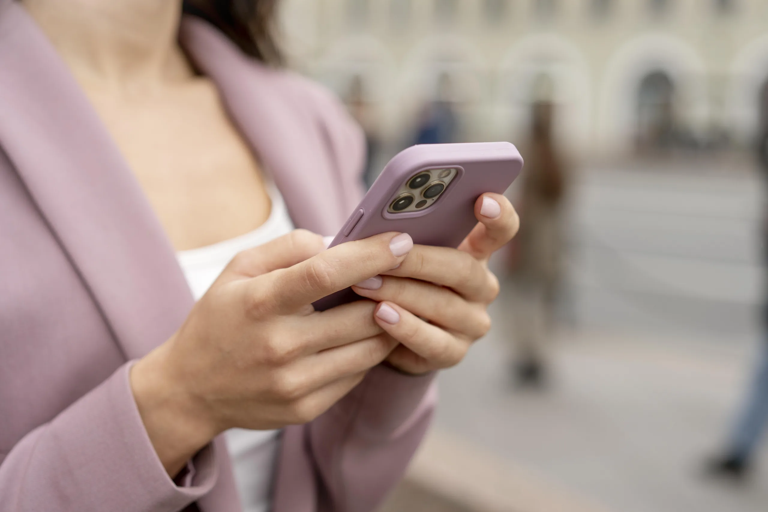 close-up-hands-holding-smartphone