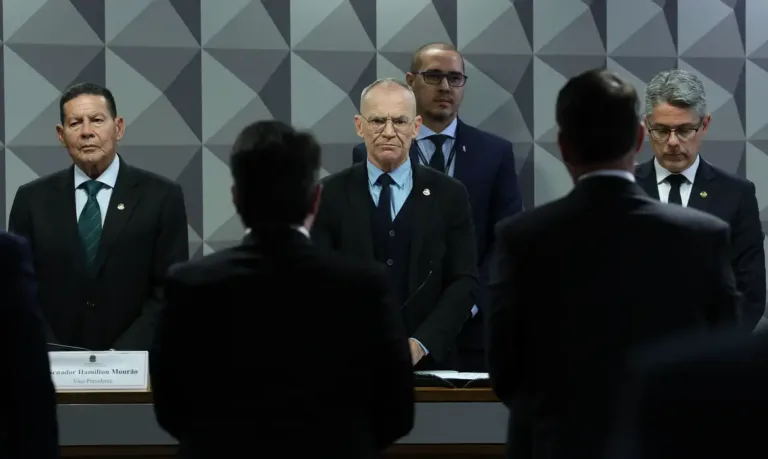 CPI do INSS e do Crime Organizado convocam ex-noiva de Vorcaro para depor nesta semana