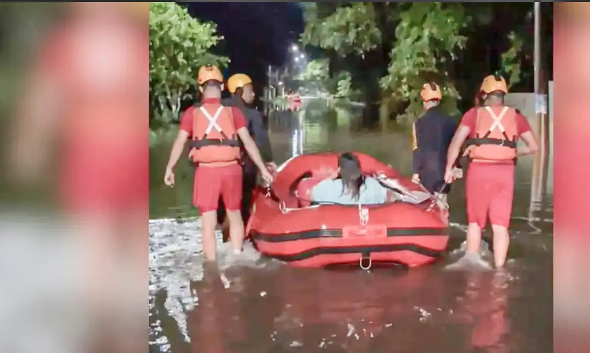 Peruíbe, no litoral sul, foi atingida por chuvas intensas e vendaval
