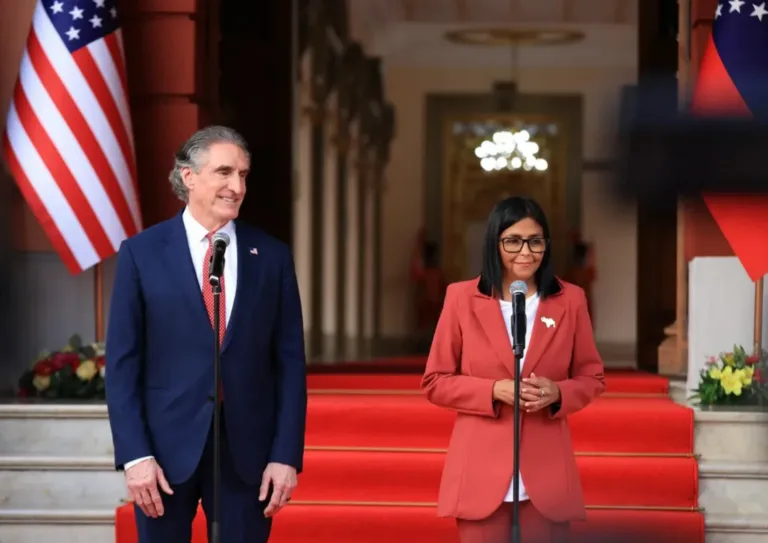 Com Maduro e Cilia sequestrados, reabertura de embaixadas faz parte de plano dos Estados Unidos