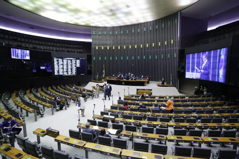 Sessões devem estar esvaziadas durante o período da chamada janela partidária