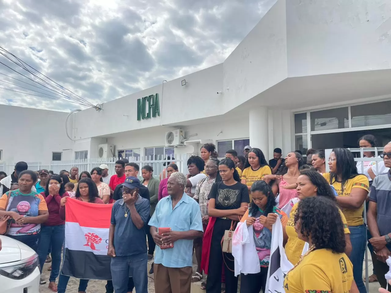 Quilombolas de Conceição das Crioulas, em Salgueiro (PE), viajaram 260 quilômetros para protestar no Incra de Petrolina (PE)