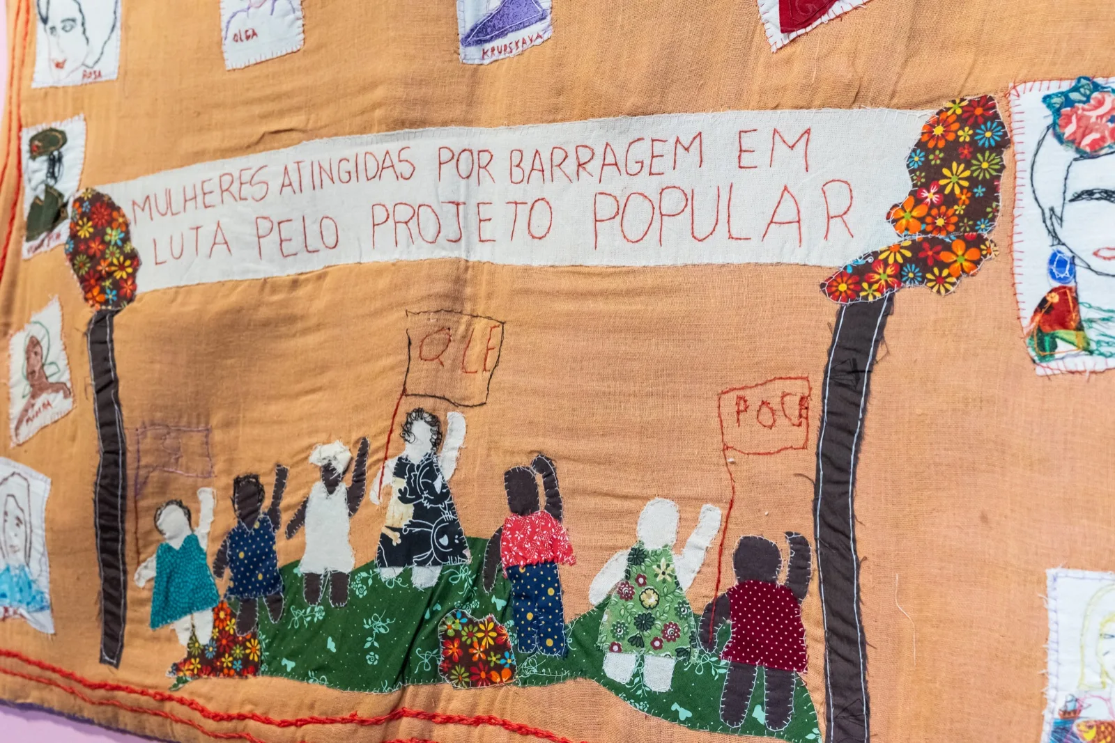 Arpillera do Coletivo de Mulheres do MAB em exposição