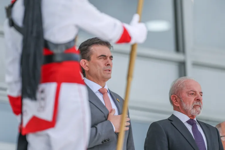 Lula amplia diálogo com governos da América Latina em encontro com presidente da Bolívia