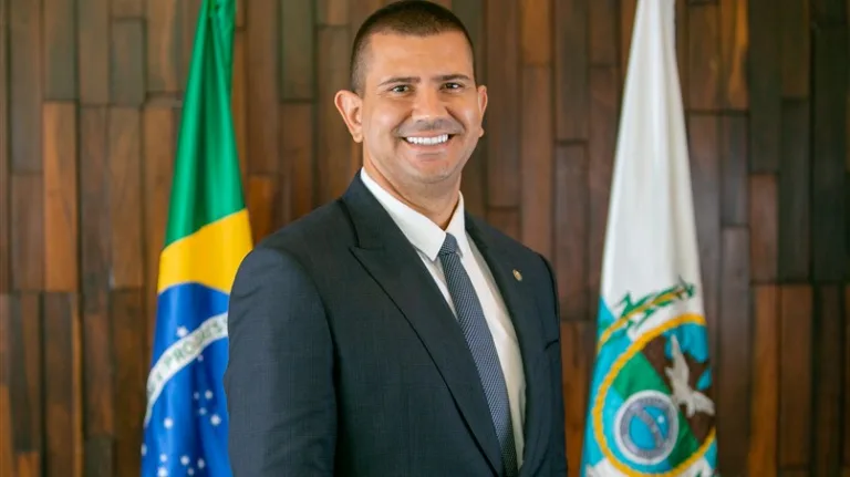 Em poucas horas, Justiça derruba eleição relâmpago na Alerj que elegeu Douglas Ruas