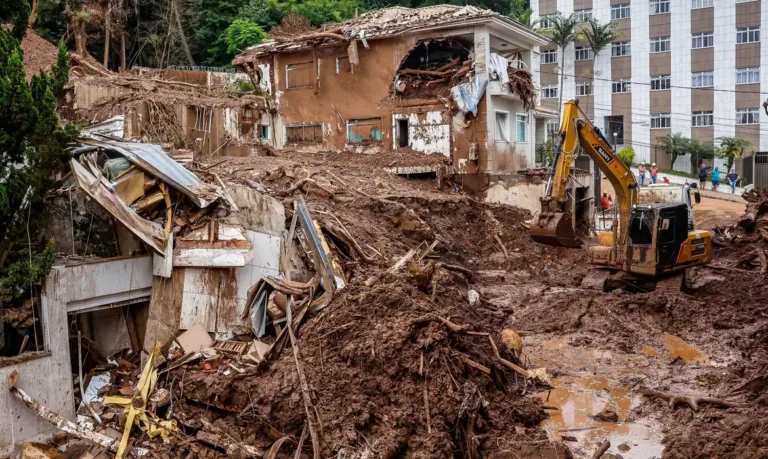 Buscas em Juiz de Fora estão encerradas; moradores seguem fora de casa