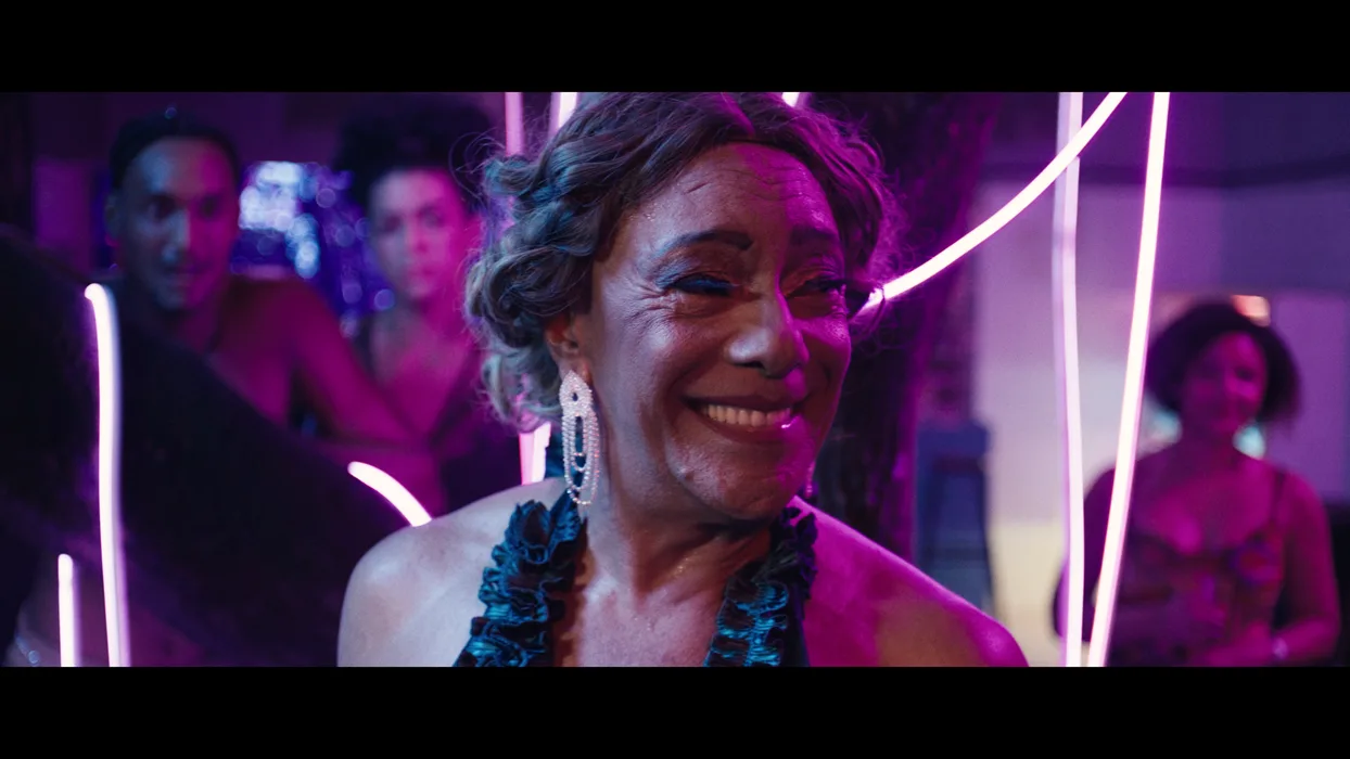 Sharlene Esse, figura emblemática da cena cultural pernambucana, atua na série