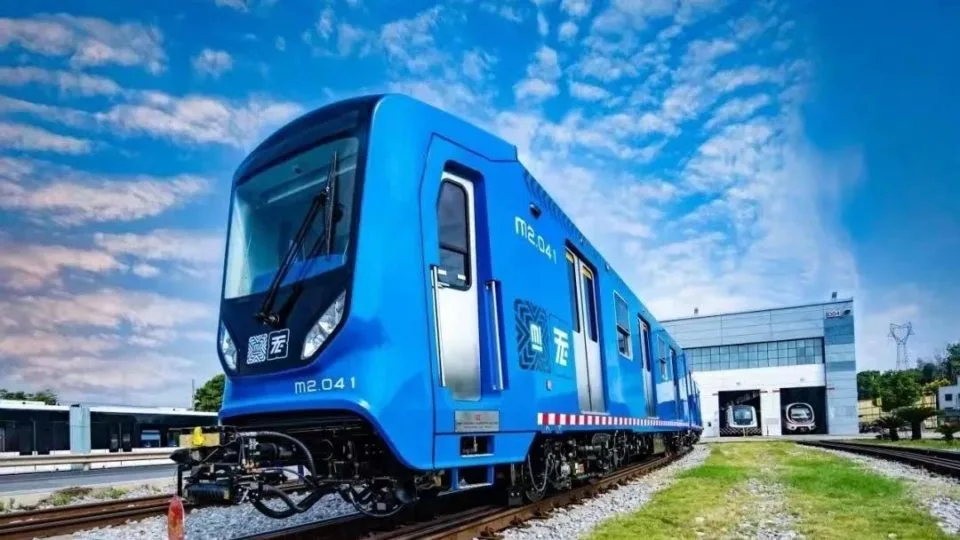 Trem leve articulado desenvolvido pela empresa CRRC para a Autoridade de Transporte Elétrico da Cidade do México