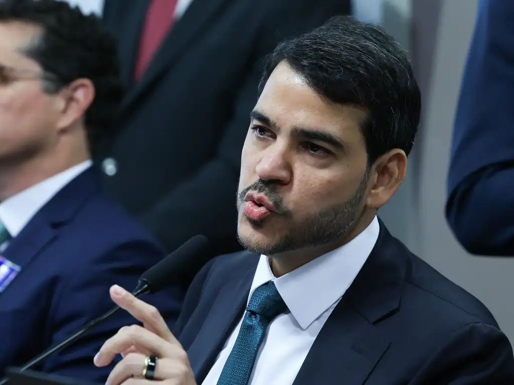 Jorge Messias recebeu 42 votos contrários e 34 favoráveis no plenário do Senado