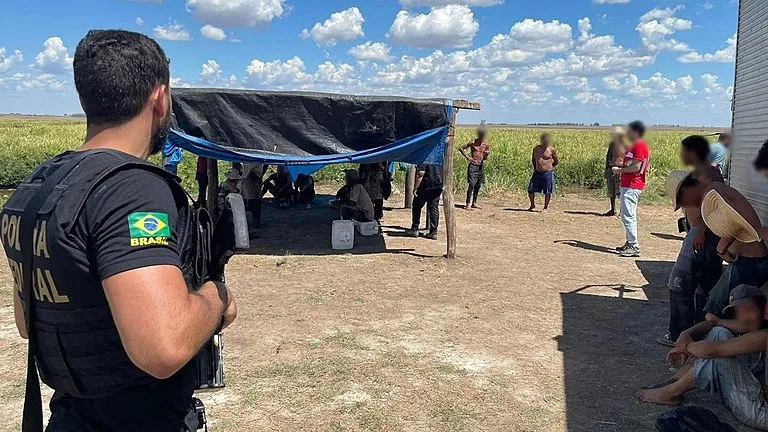 Pelo menos 56 trabalhadores foram resgatados em situação análoga à escravidão no cultivo de arroz em Uruguaiana (RS), em março de 2023