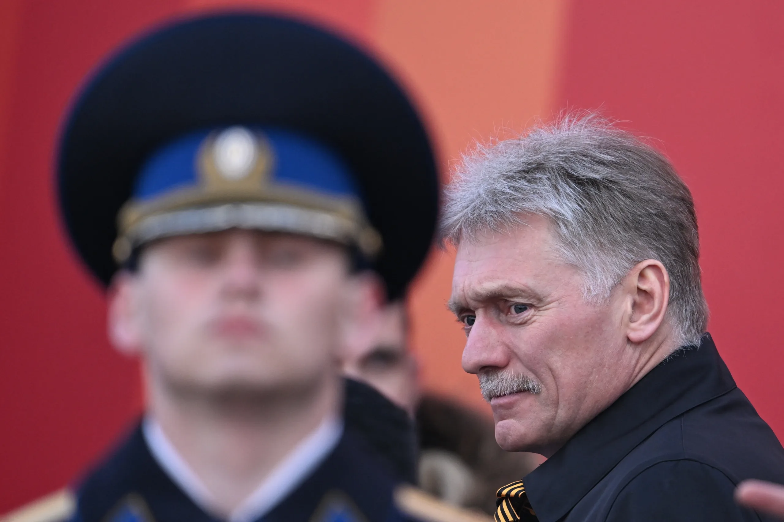 Porta-voz do Kremlin, Dmitry Peskov, durante a parada militar do Dia da Vitória, em 9 de maio de 2025