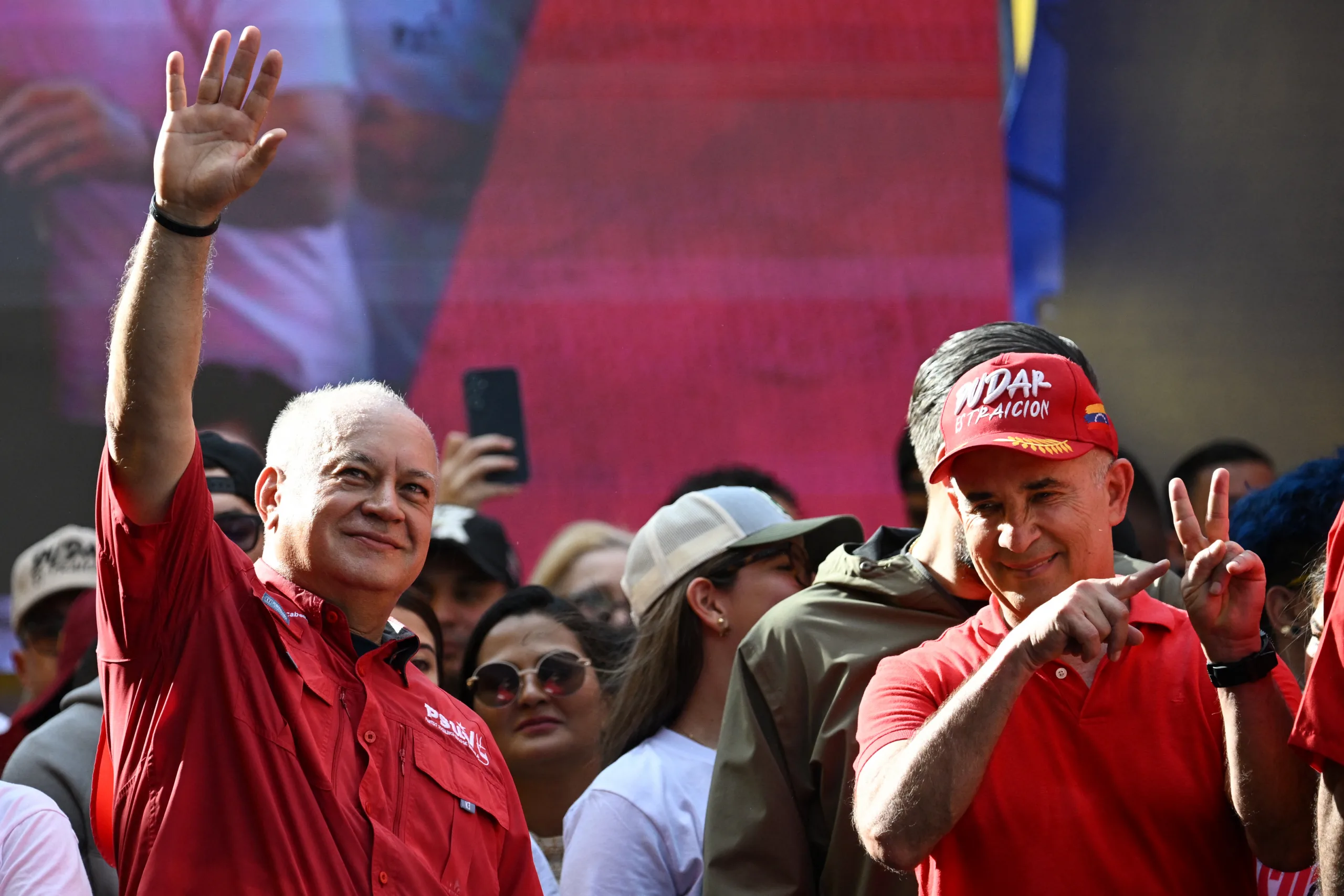 Diosado Cabello é ministro da Justiça e já ocupou a Presidência do país durante algumas horas, por ocasião do golpe de Estado contra Hugo Chávez em 2002.