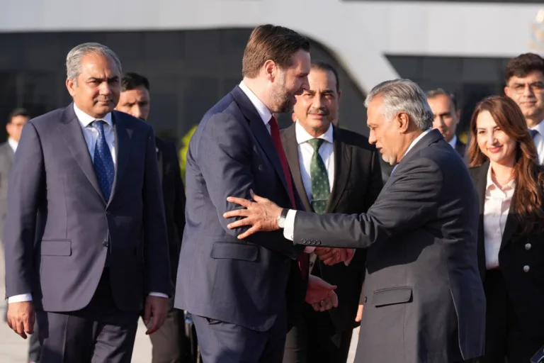Irã e EUA discordam sobre prazo para suspensão de enriquecimento de urânio no Paquistão