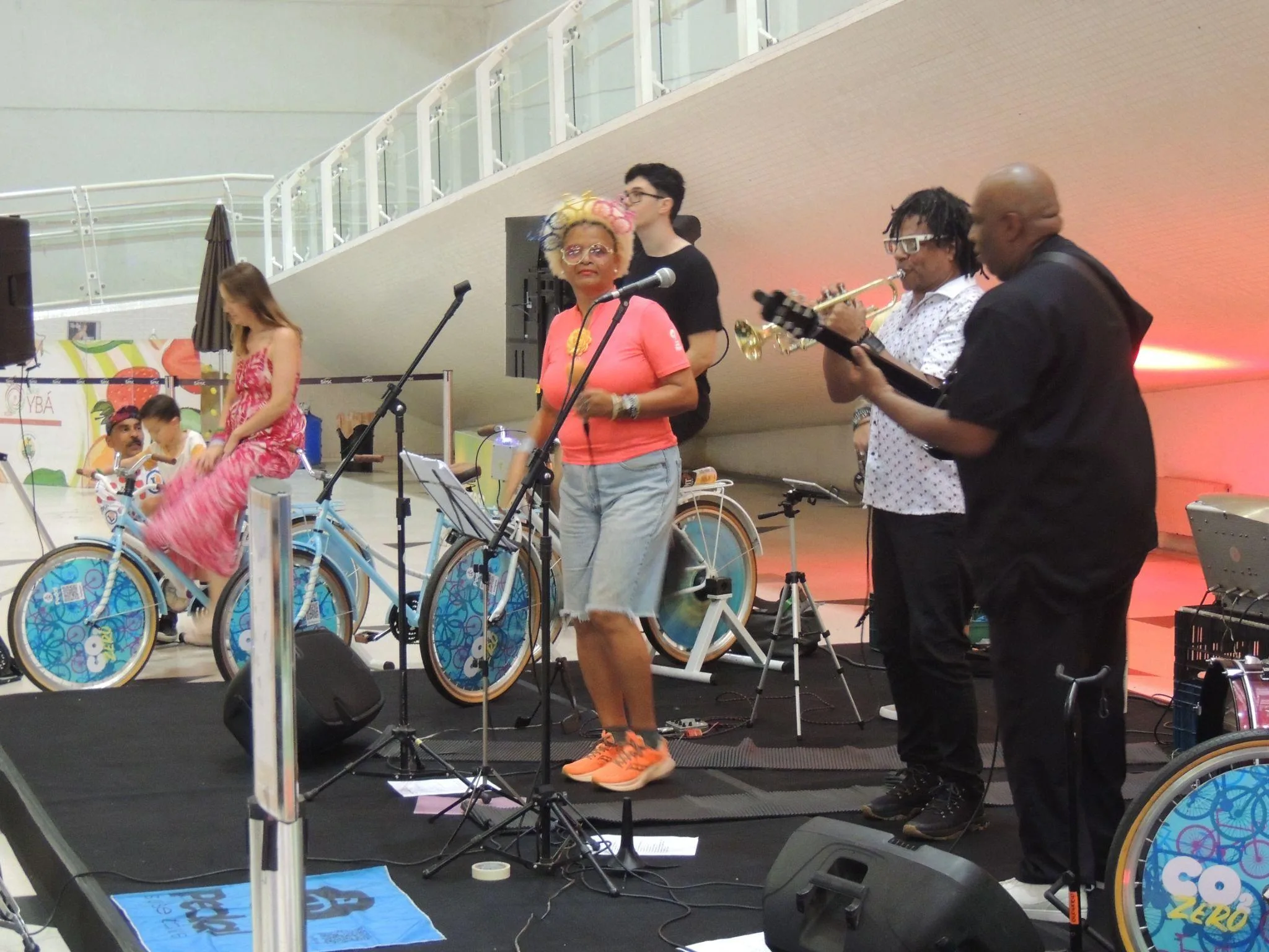 Eletricidade gerada com pedaladas abastece palco da Banda CO2 Zero