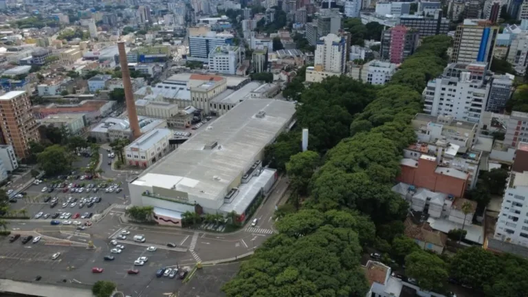 Justiça suspende empreendimento imobiliário perto da rua mais arborizada de Porto Alegre