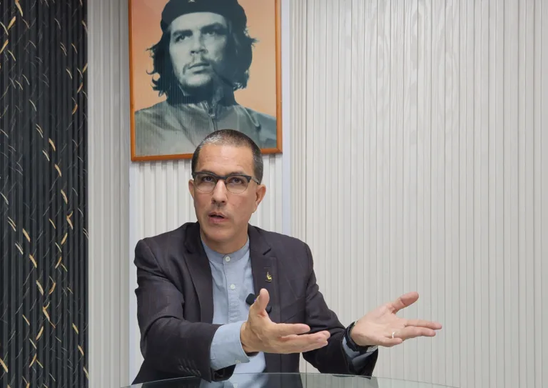 Jorge Arreaza: 'Enquanto o mundo está distraído, o povo está consolidando as comunas'