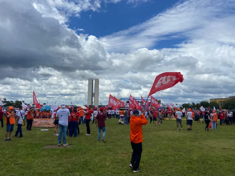 Centrais sindicais convocam ato pelo fim da escala 6x1 em Brasília no dia 1º de Maio