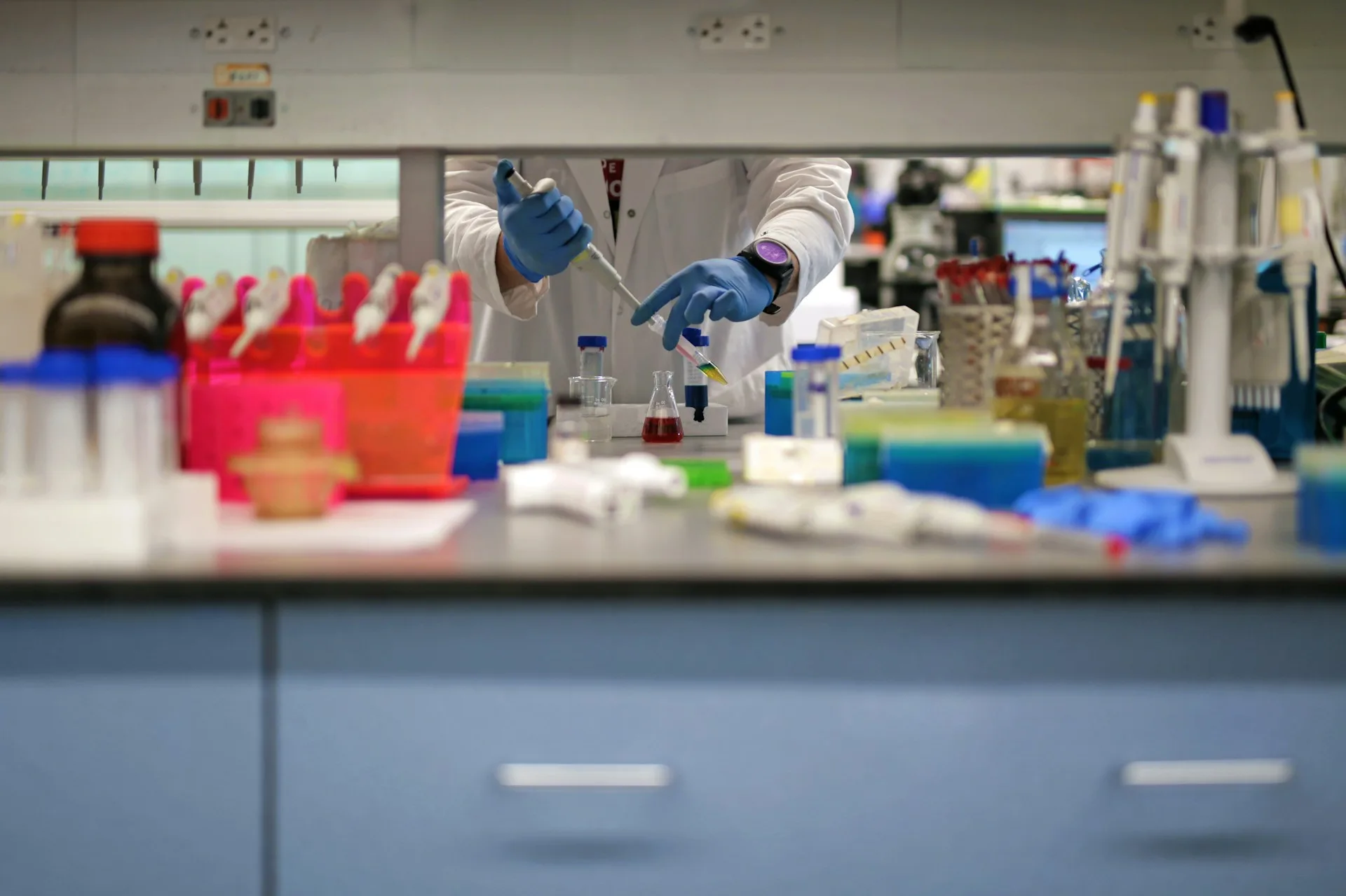 A inovação está baseada na capacidade do composto de identificar uma proteína altamente expressa nas células tumorais e nos novos vasos sanguíneos que alimentam o crescimento dos tumores