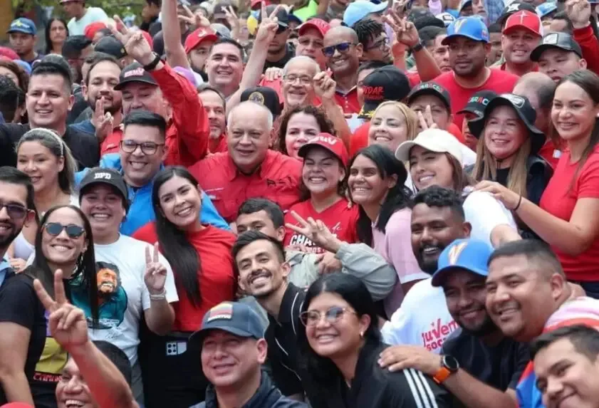 Cabello (ao centro) na manifestação em Caracas