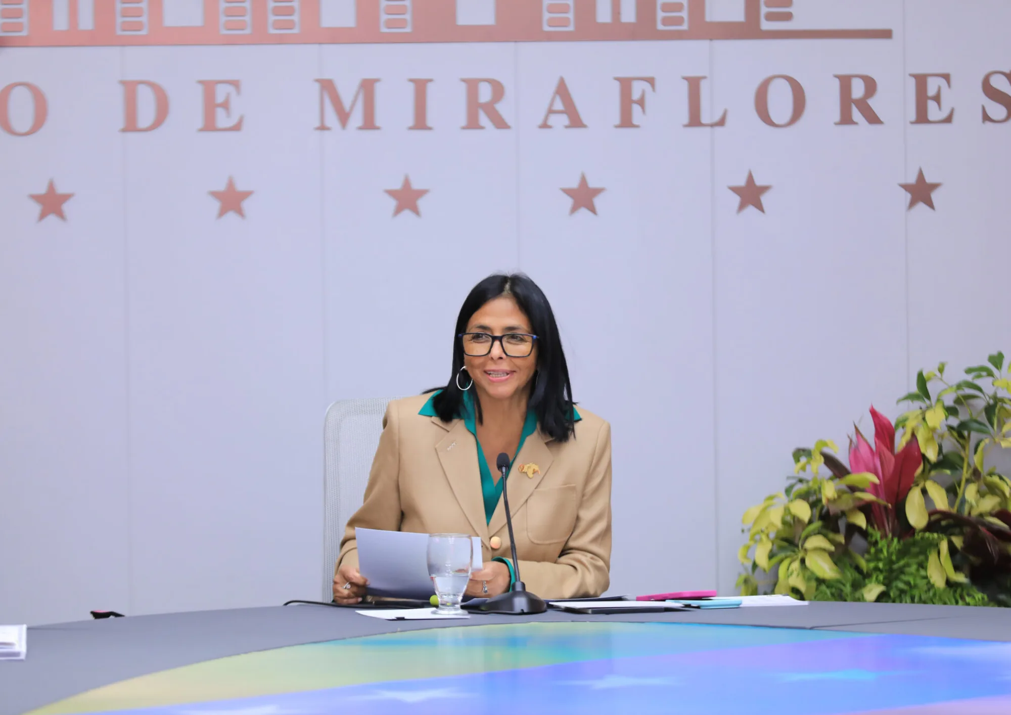 Delcy Rodríguez governa a Venezuela desde o sequestro do presidente constitucional do país, Nicolás Maduro, e da deputada nacional Cilia Flores.