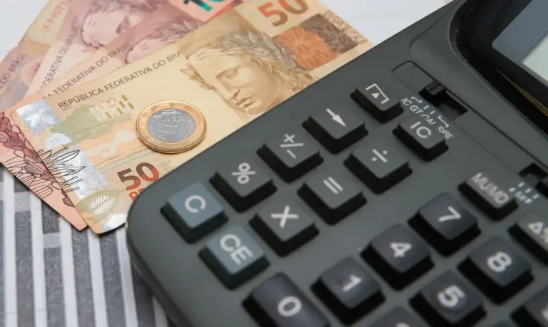 Desenrola tem foco em alívio de dívida, não aumento de consumo, afirma especialista