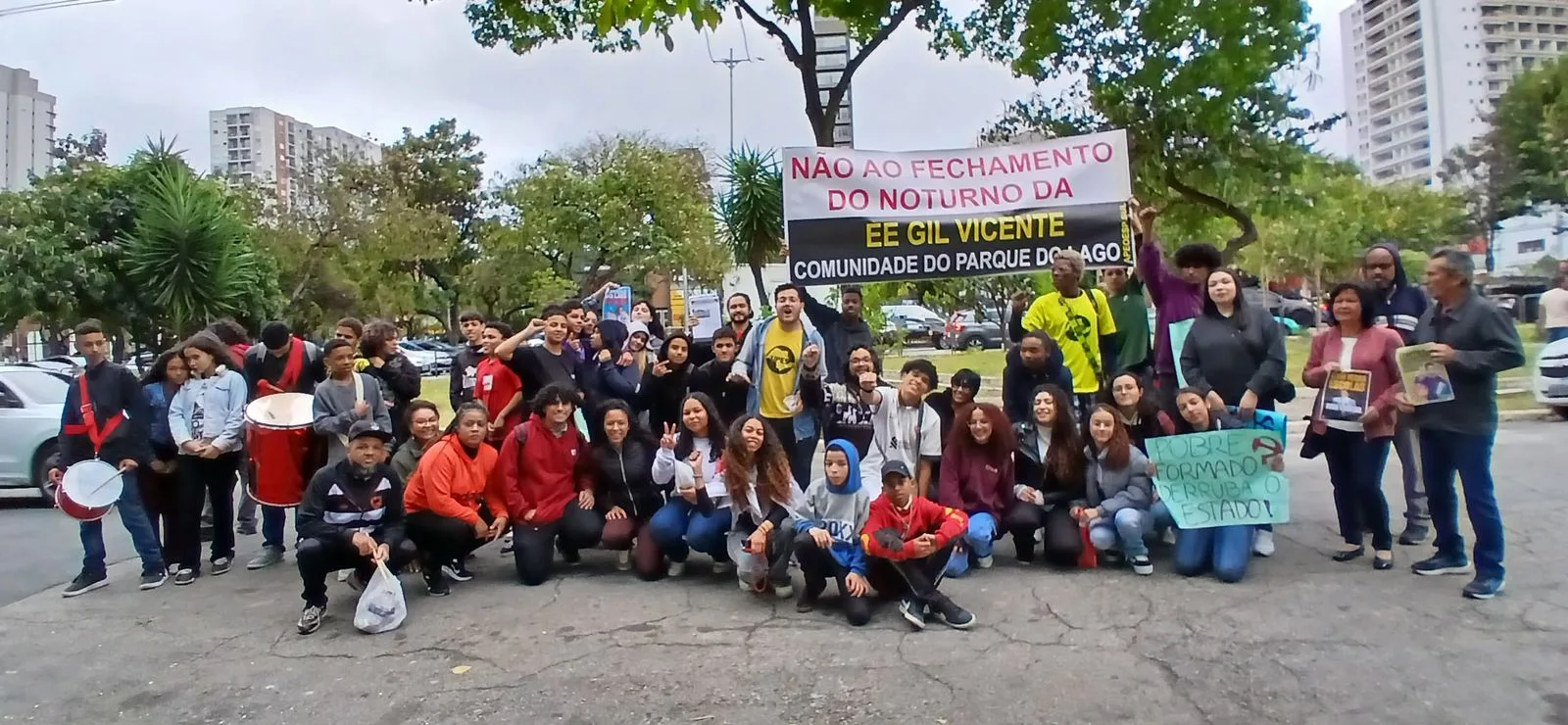 Estudantes da Escola Estadual Gil Vicente protestaram contra o fechamento de salas do ensino noturno em setembro. Foto: Reprodução/Redes Sociais.