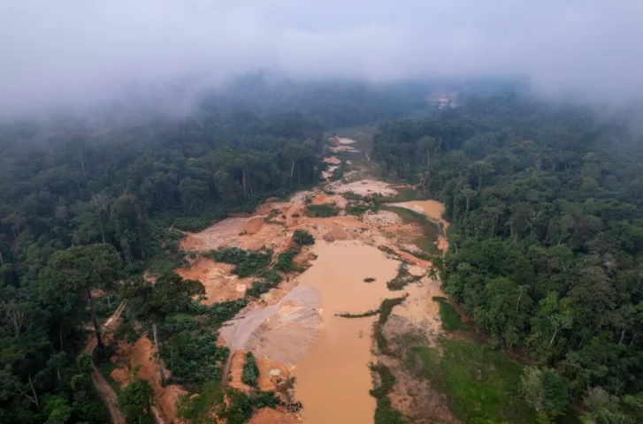 Vista aérea de garimpo no município de Itaituba, no sudoeste do Pará