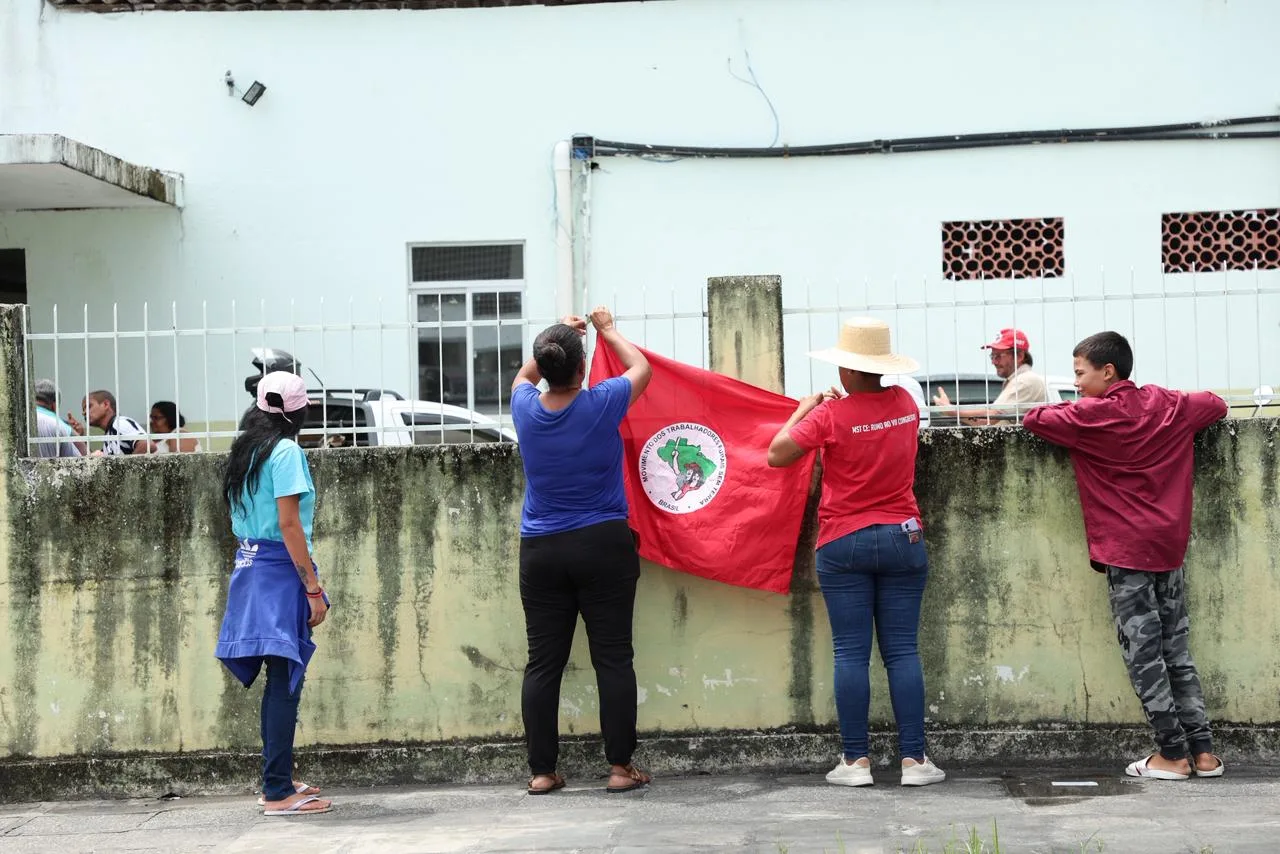 Famílias reivindicam terra, crédito e moradia após anos de espera