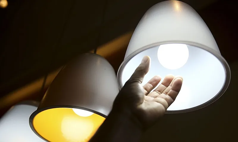 O consumo de energia elétrica no país fechou os primeiros três meses do ano com queda acumulada de 4,2% em relação ao mesmo período do ano passado