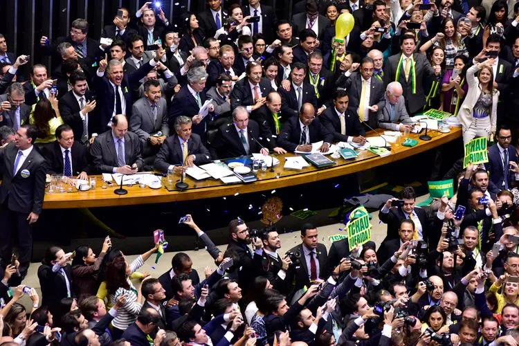 Brasil e o golpe parlamentar: 50 anos em 10