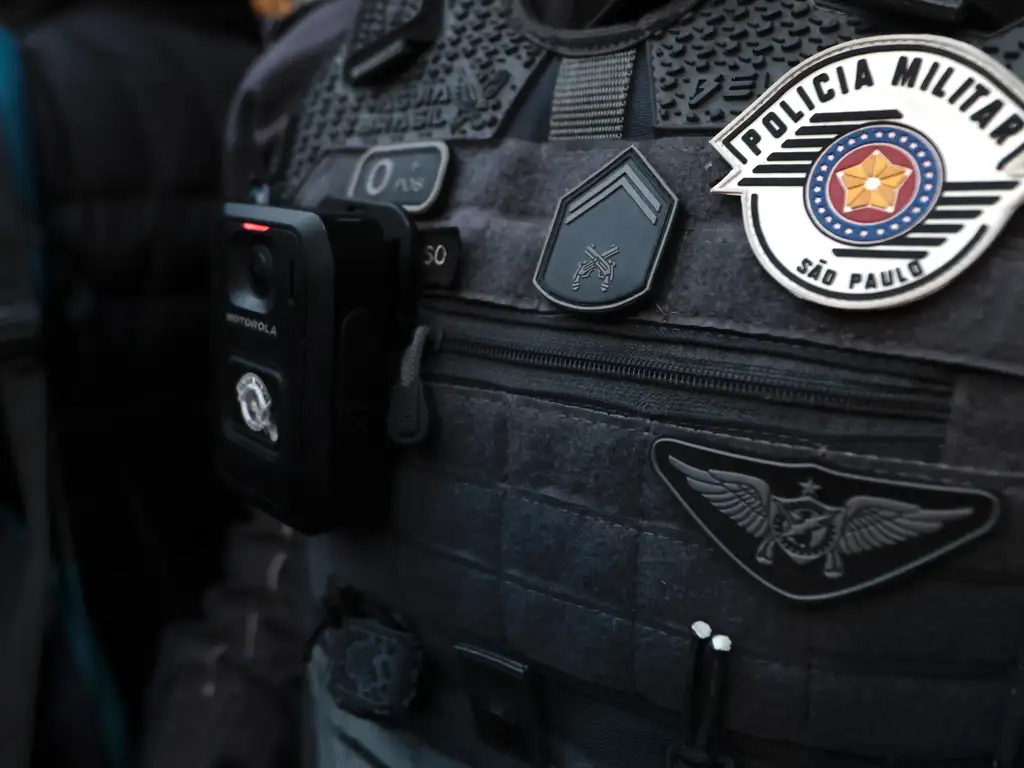 Câmera de segurança em uniforme de agente da Polícia Militar de São Paulo