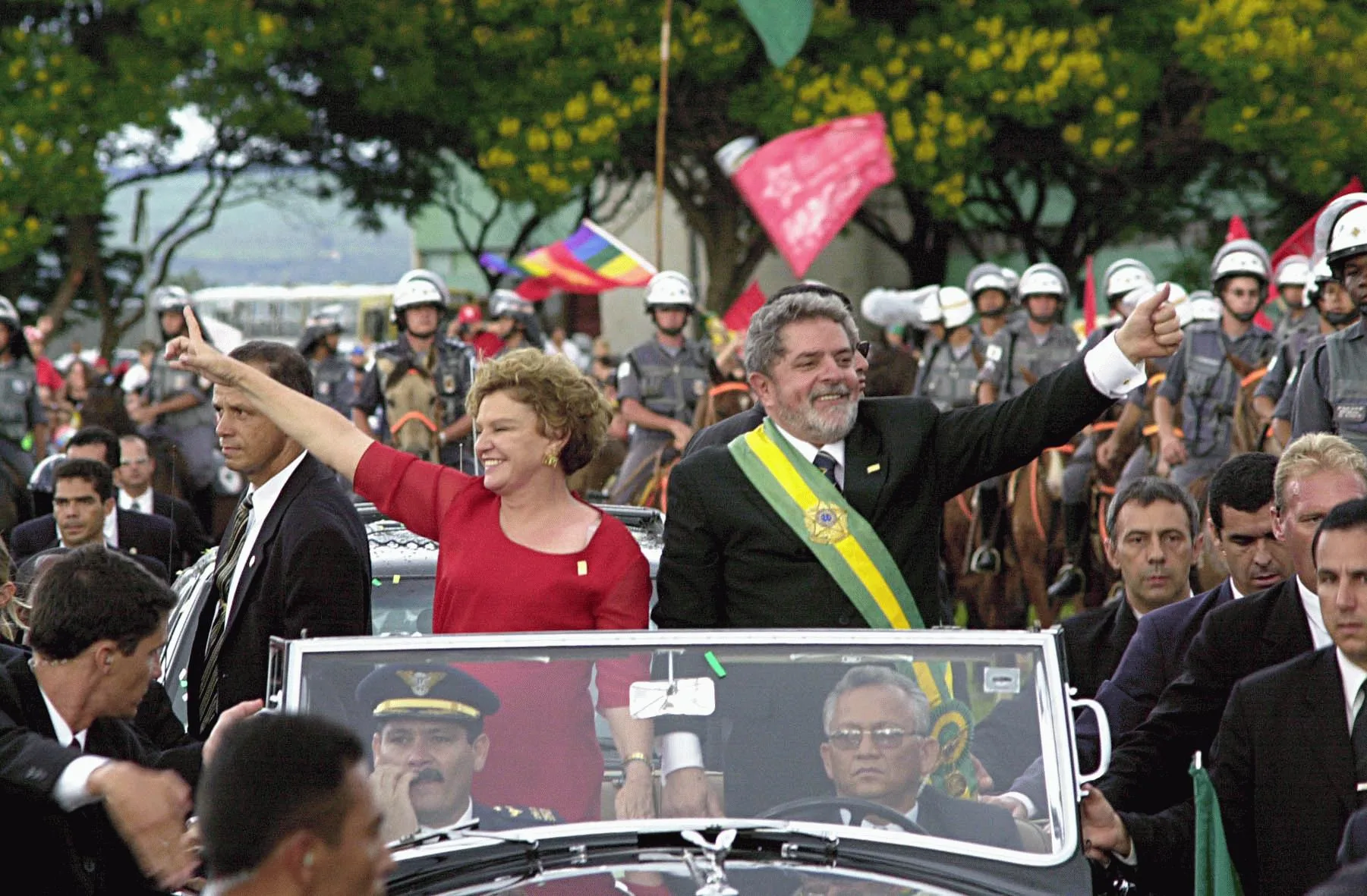 Dona Marisa e o presidente Lula na posse do primeiro mandato, em 2003.