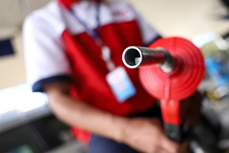 Privatização da BR Distribuidora deixou país sem ferramenta para conter disparada do diesel 