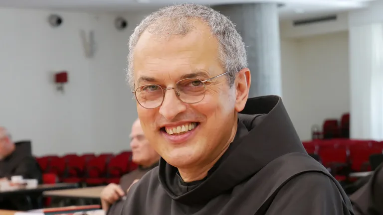 Em meio a crises globais, ministro geral dos franciscanos visita Brasil e reforça chamado à paz