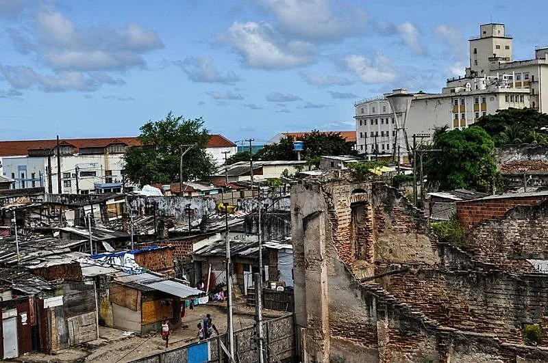 Parte de edificação no Pilar cedeu após fortes chuvas na capital pernambucana