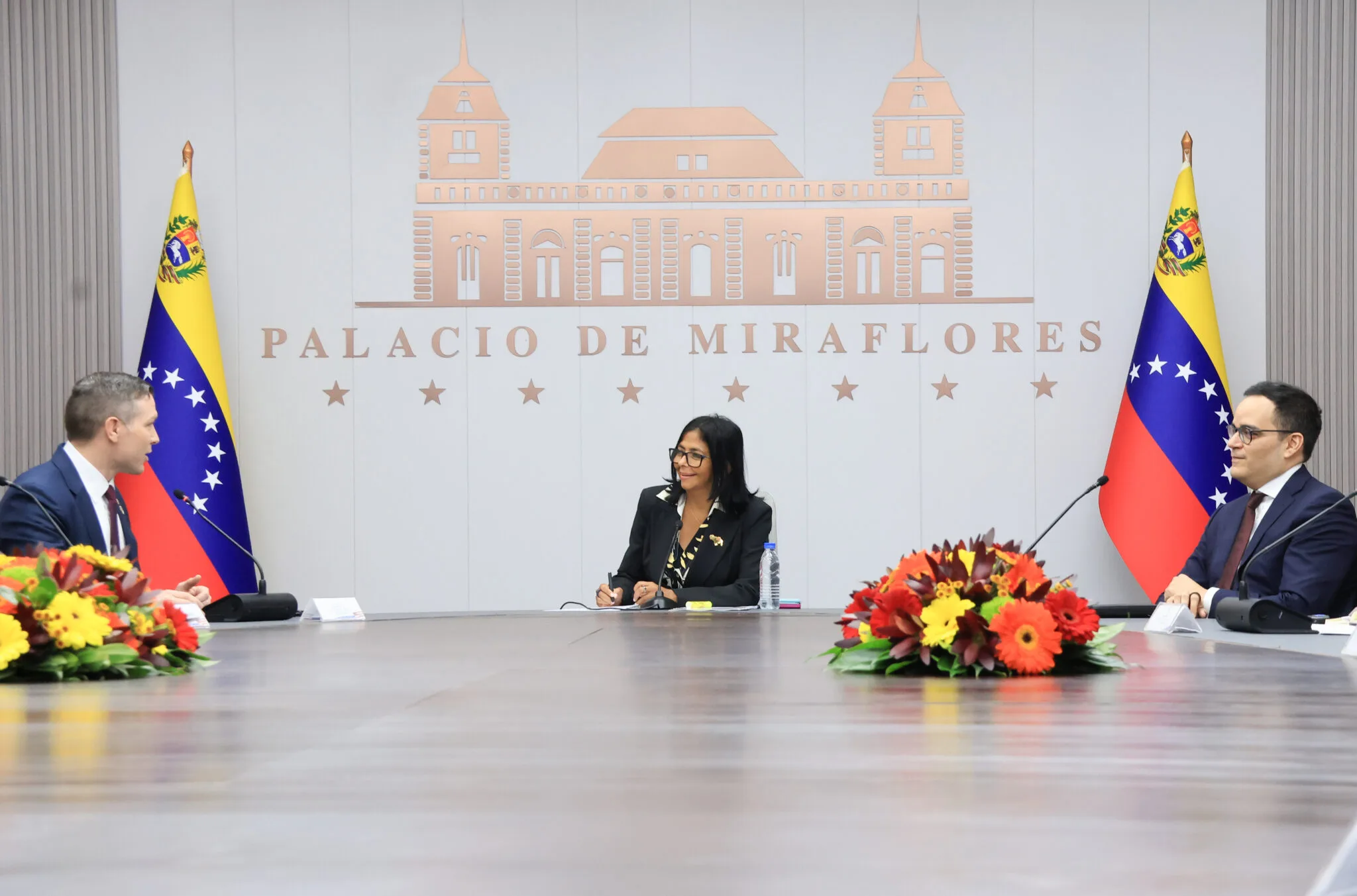 Presidenta interina da Venezuela, Delcy Rodríguez, recebeu delegação do Departamento de Energia dos Estados Unidos, no Palácio de Miraflores