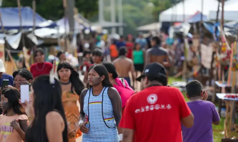 Desmatamento e mineração preocupam povos indígenas reunidos no Acampamento Terra Livre