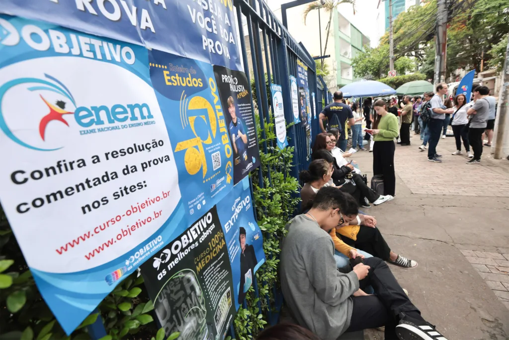 São Paulo (SP), 22/12/2025 - Retrospectiva 2025 - Foto feita em 09/11/2025 - Estudantes no primeiro dia de provas do ENEM na UNIP Vergueiro em São Paulo.