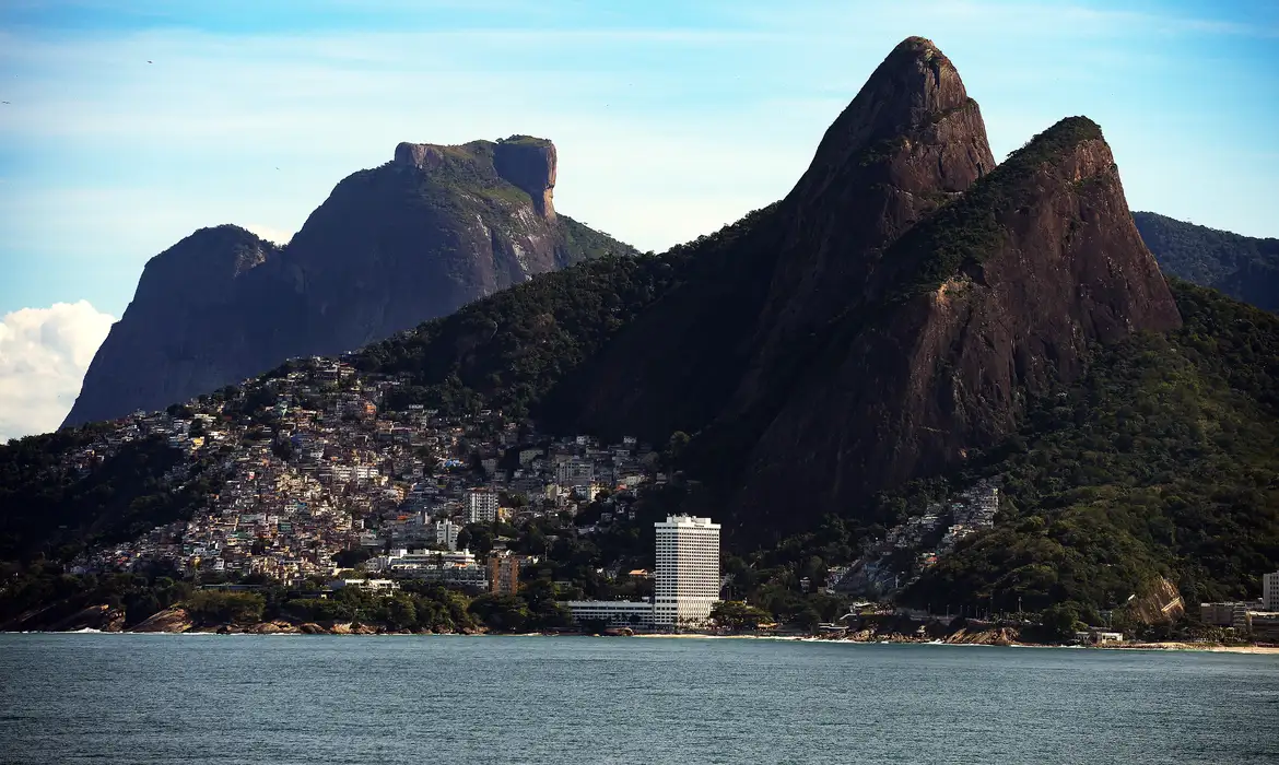 Morro Dois Irmãos, ponto turístico da zona sul do Rio de Janeiro (RJ)