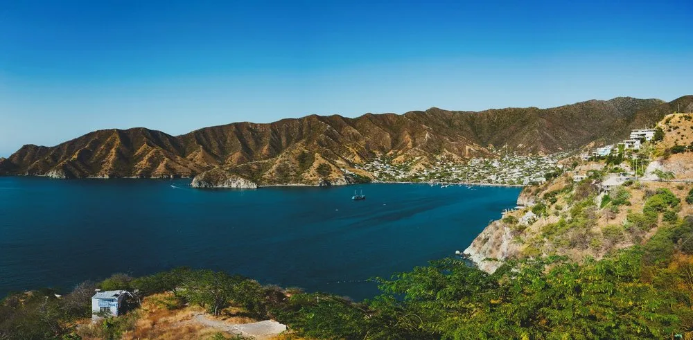 Praia em Santa Marta, no Caribe colombiano, onde acontece a conferência