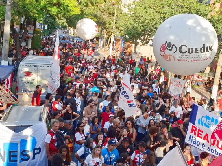 Contra políticas de Tarcísio e Nunes, professores estaduais e municipais de SP fazem greve